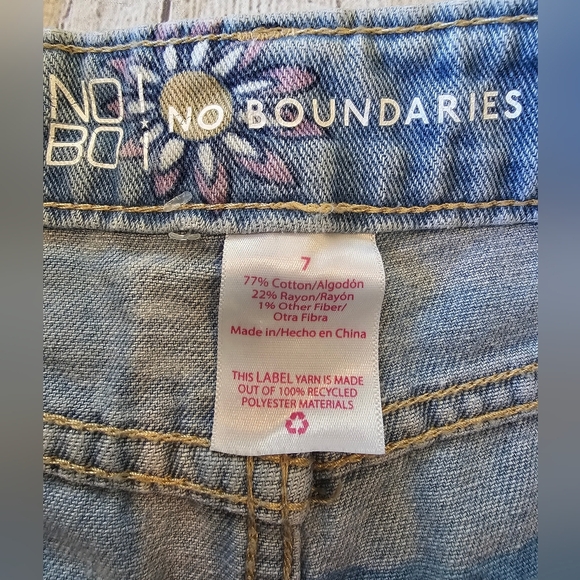 No Boundaries Juniors Size 7 Denim Raw Hem Floral Boho Hippie Shorts Hi-Rise - Picture 6 of 9